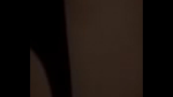 Espiando con su culito al aire pidiendo verga