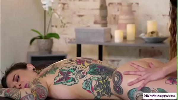 Sexy Gia Derza gives horny stepmom Joanna Angel a sensual massage