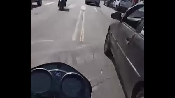 Comi a novinha do rabo granded em cima da moto e ela nao parava de gemer