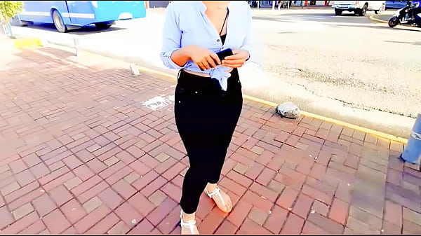 Dinero y Sexo en un Parque - Una Morena LATINA Folla Por Dinero.  