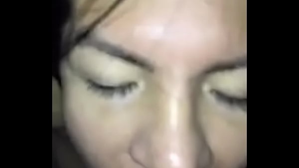 Amateur shemale receives cumshot