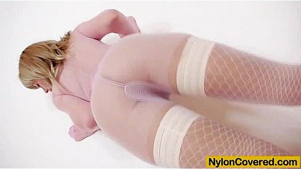 Petite blonde Bella juicy hose