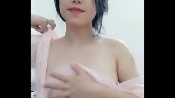 美女主播 展示完美身材