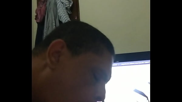 Mamando meu parceiro hetero gozador