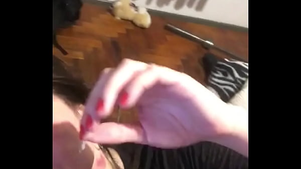 Rompe la cuarentena para que le d&eacute; la leche 