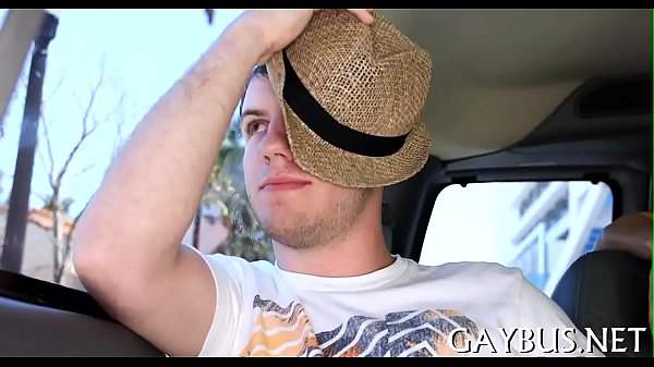 Orall-service with a horny gay stud 