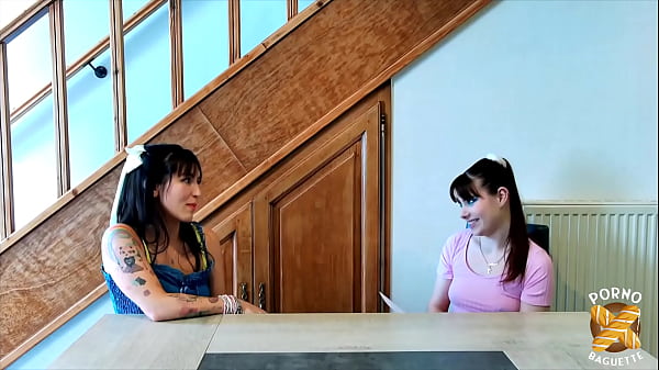 Tutty, brune sublime, se r&eacute;gale avec cette bite !  