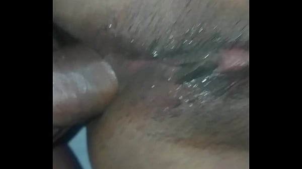 Por el culito y se biene