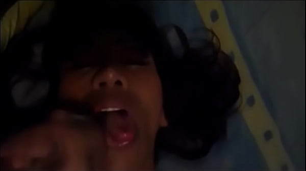 travesti recibe mi leche en su cara