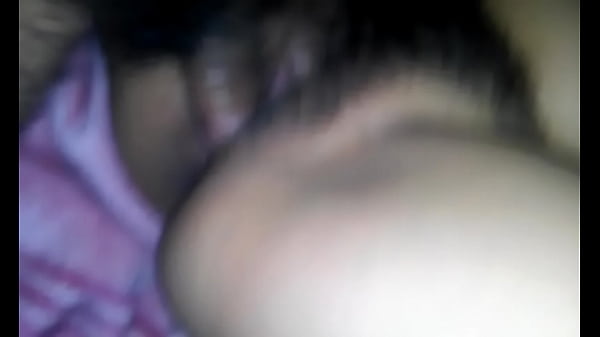 Abriedole las piernas a mi hembra para metersela