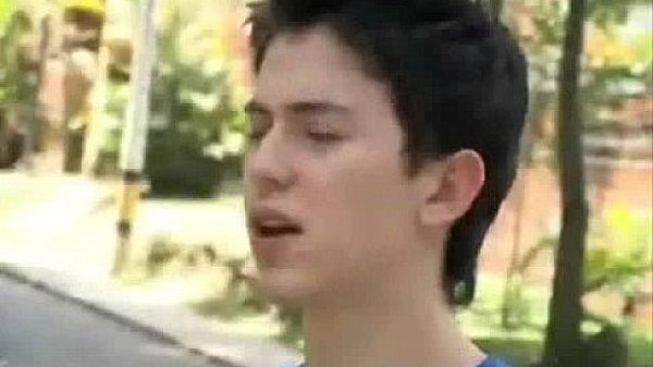 Alumno mamandosela a su profesor