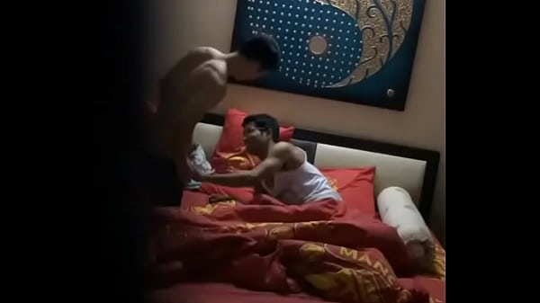 lại đ&acirc;y cho a b&uacute; một t&iacute;