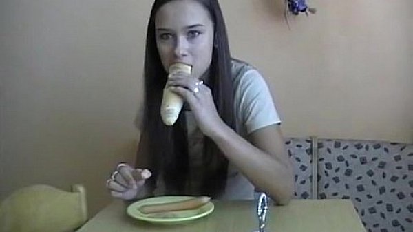 Cute amateur girlfriend fed with big dick in the morning