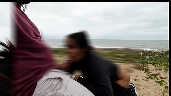 Dia de anal na praia com voyer safados  