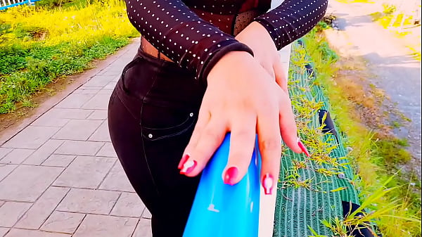 Un Chico en el parque me hace una propuesta Indecente. Follamos sin condon y de una manera diferente.  