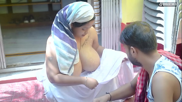 Desi indian Milk Man Fucks Bhabhi ji After Seeing Her Huge Milky Boobs ( Hindi Audio )