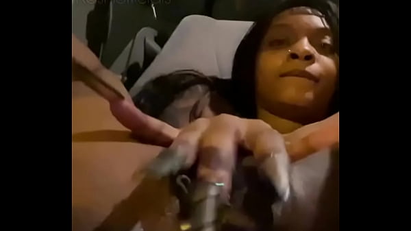 KashOfficials rubbing her clit to cum in the car