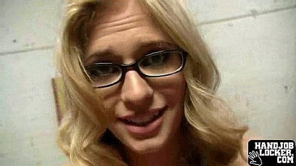 Amateur MILF handjob