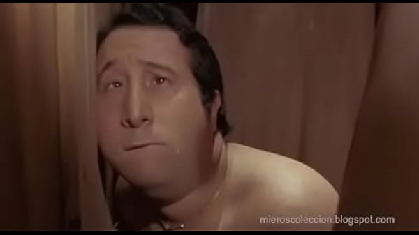 Edwige Fenech en toples (La Profesora Ense&ntilde;a En Casa)