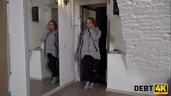 DEBT4k. B&eacute;b&eacute; ne pouvait pas payer la dette pour les gros seins alors un collectionneur l'a bais&eacute;e durement