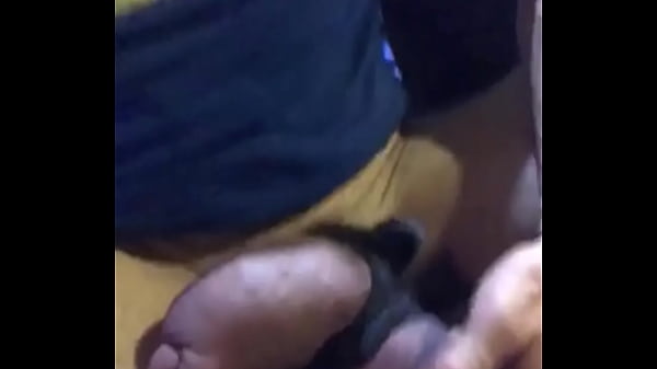 Je caresse ma queue et mes couilles 