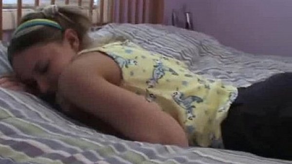 18 YO KItty Plays on Her Bed - DarlingCams.com