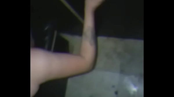 Termina dando las nalgas esposa infiel compartida