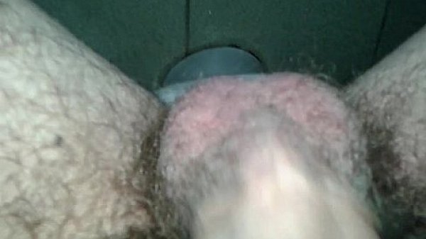 BATENDO UMA PUNHETA NO BANHEIRO