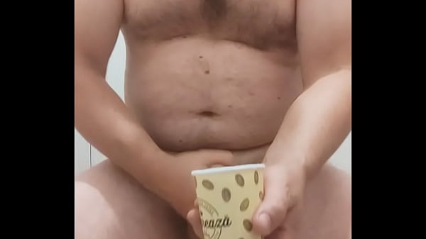 Imi place foarte mult sa ma masturbez la webcam si sa imi beau pisatul si sperma ! 