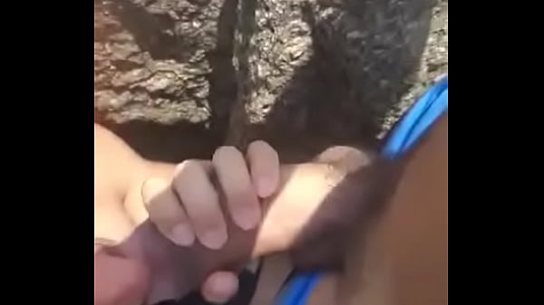 uhhh como me extra&ntilde;a una mamada en la playa...  