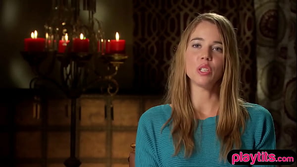 Pretty chicks in a swinger club havng some fun 