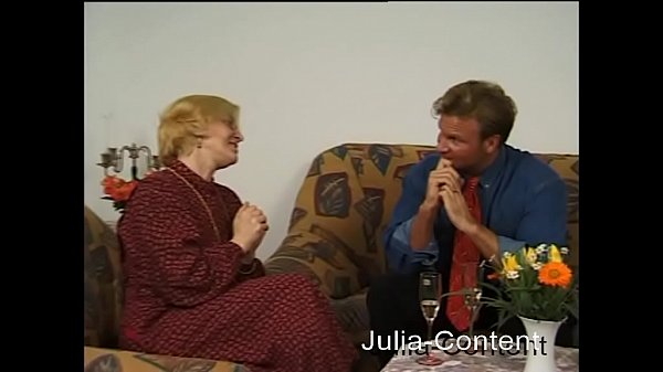 Actually she came to clean and then suddenly his cock was in her hairy pussy - 80s vintage fun  