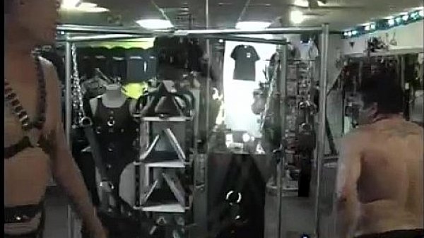 Couple took over a bdsm sex shop and try every toy (deepgay.org)