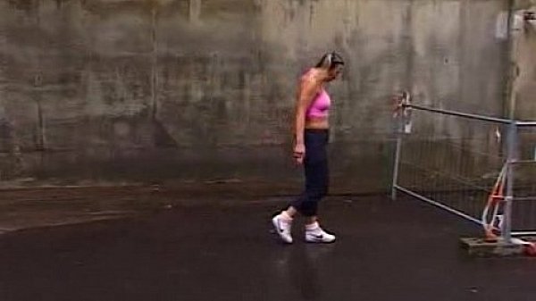 18  Auf dem Schulweg angemacht !