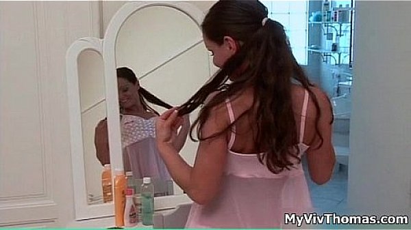 Sexy brunette babe gets horny rubbing