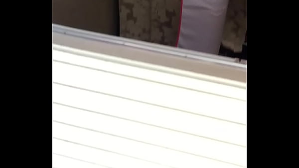 32 year old Latina in leggings