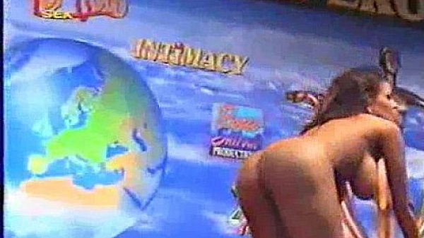 Hot stripper dances naked in public  