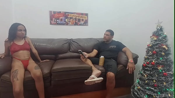 Parte-01 Surfistinha no sof&aacute; com Leo ogro revela que se arrepende de ter abandonado a filha e foi trabalhar em cabar&eacute; por estar no t&eacute;dio em casa.