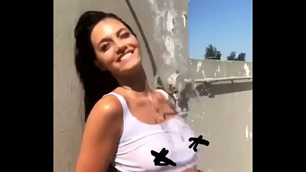 Los pezones mojados de Oriana Sabatini