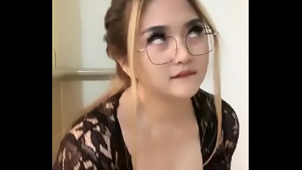 Big ass girl enjoying cook