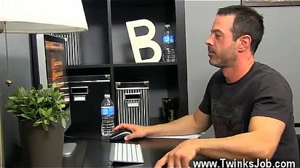 Gay orgy Mike trusses up and blindfolds the youthful Spaniard before