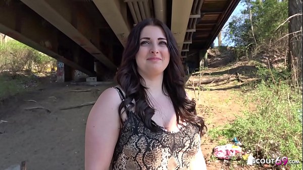 GERMAN SCOUT - Teen Elisa aus Bayern betruegt ihren Freund beim spontanen Model Job  