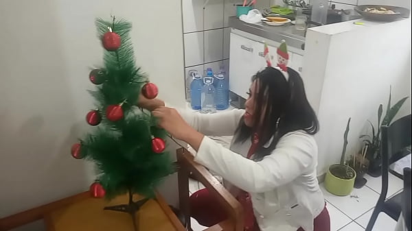 Sarah Rosa │ Minha Primeira &Aacute;rvore de Natal! ║ Neste V&iacute;deo Mostra como Decorou sua 1&ordf; &Aacute;rvore de Natal  