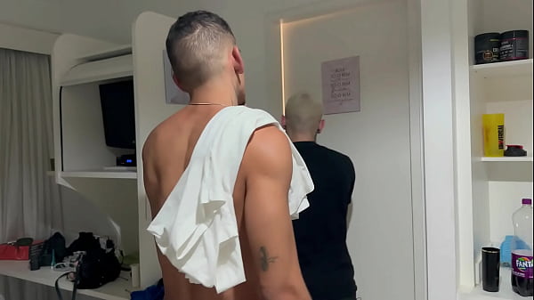 FUDENDO COM O VIZINHO NA ESCADA DO PREDIO 