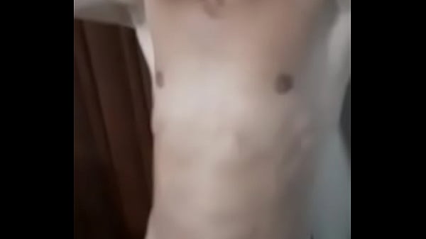 Novinhos Gogo boys sem camisa mostram o que sabem fazem com seus corpinhos