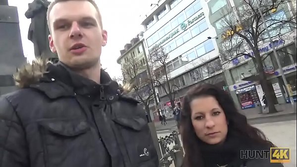 HUNT4K. La signorina magra arriva nelle mani di un ricco signore per un buon pagamento