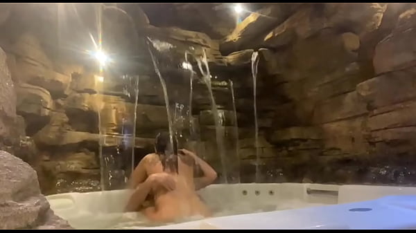 CASAL CURTINDO A LUA DE MEL NO MOTEL ESPOSA SE ACABANDO NA PICA  