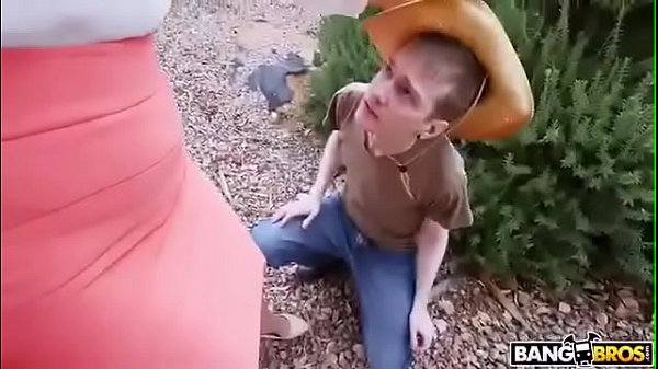 Empleado le lame el chocho a su jefa