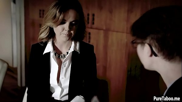 Pretty young seller girl bagned by a insane customer  