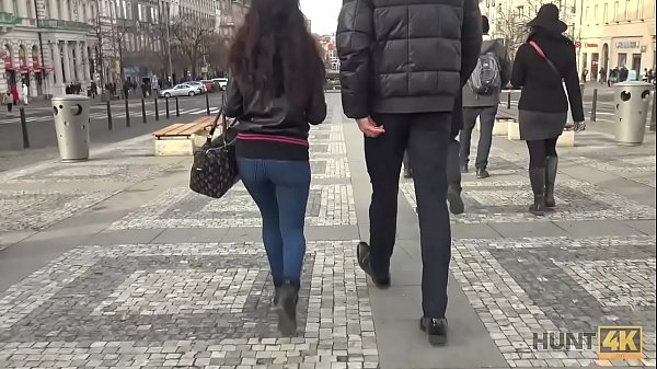 HUNT4K. Hunter findet die gierige Hure Jocelyne Z auf V&aacute;clavs Platz in PragJocelyne Z